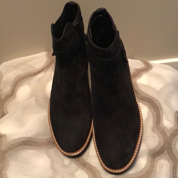 Naturalizer Black Suede ankle bootie size 8 - Picture 2 of 3